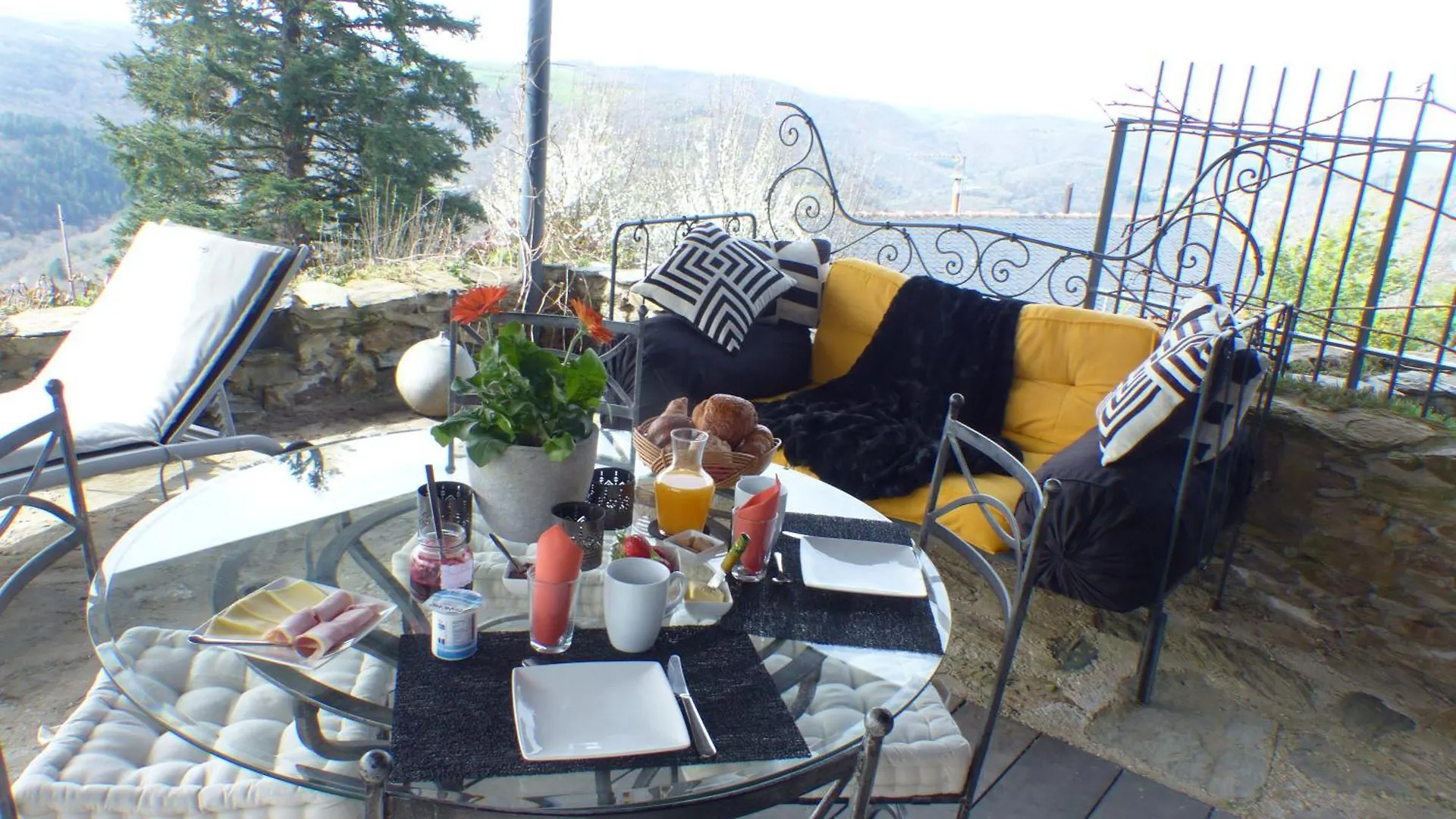 Louradou-Sur-Ciel Acomodação com café da manhã Jouqueviel França
